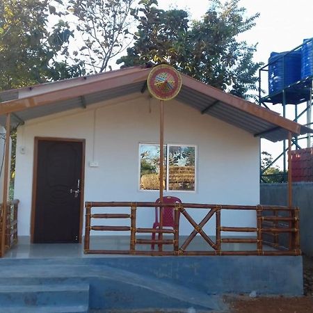 פורוליה Resort Nirjane מראה חיצוני תמונה